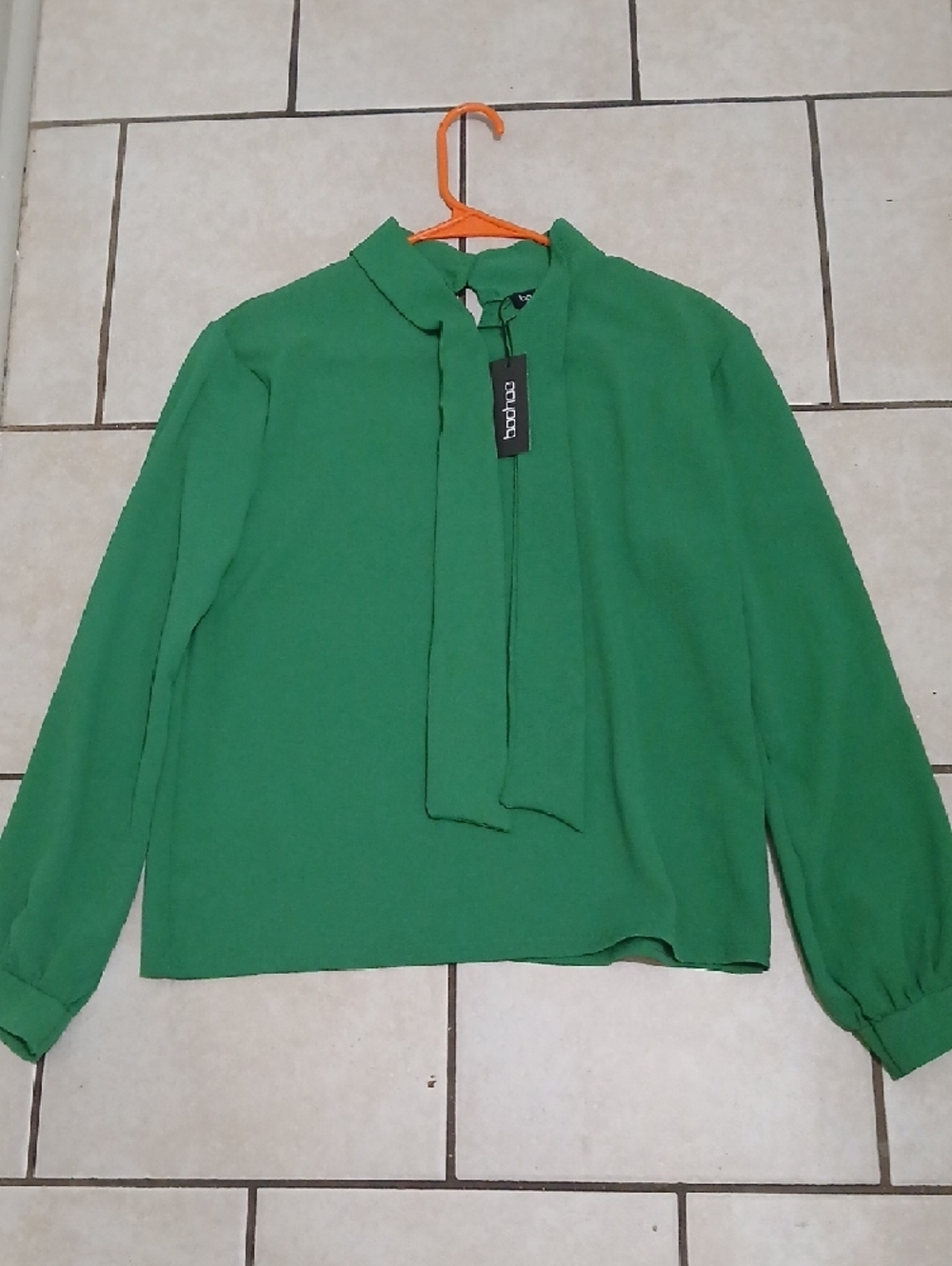 BOOHOO Womens Size 6 Emerald Green Tie-Neck Blouse NWT